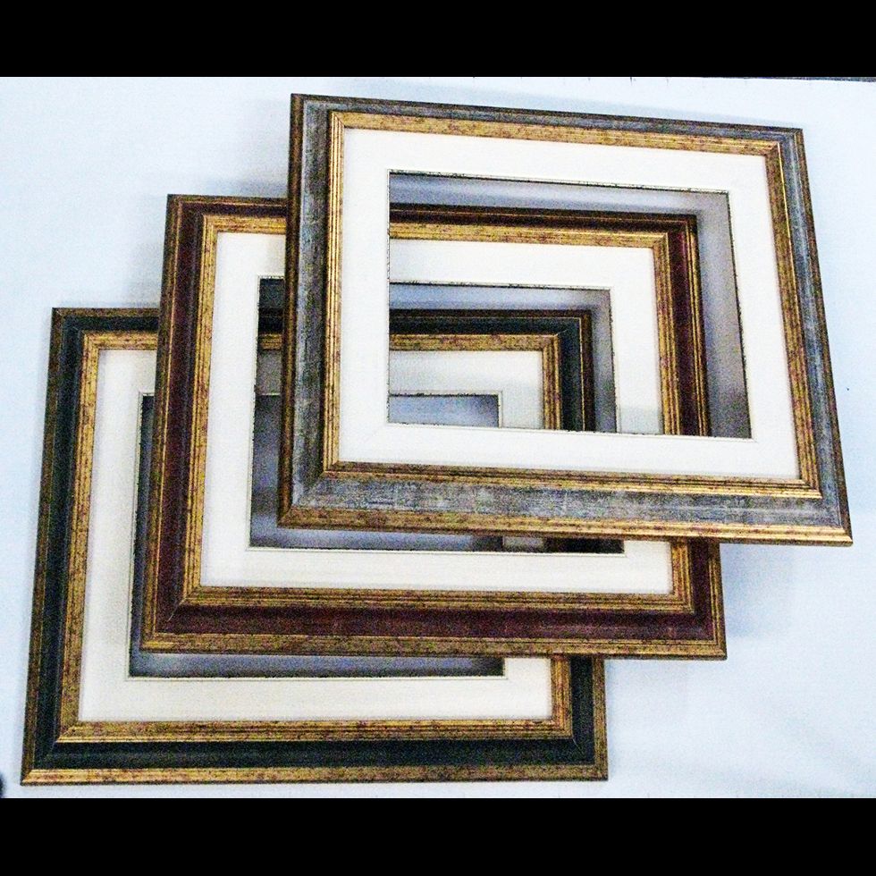 CORNICE FIORENTINA CON PASSEPARTOUT 
			Finitura:
			Oro - Oro e rosso - Oro e bianco - Oro e verde
			
			Con passepartout:
		